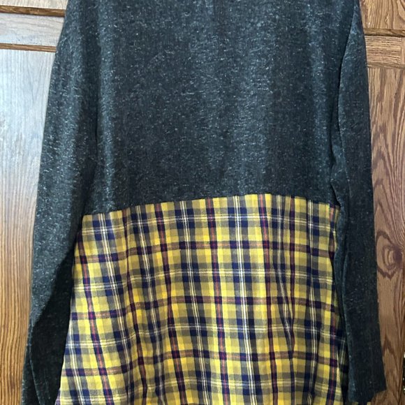 Grace & Emma Gray Grey and Contrasting Plaid Sweater With Raw Edges - Picture 2 of 3